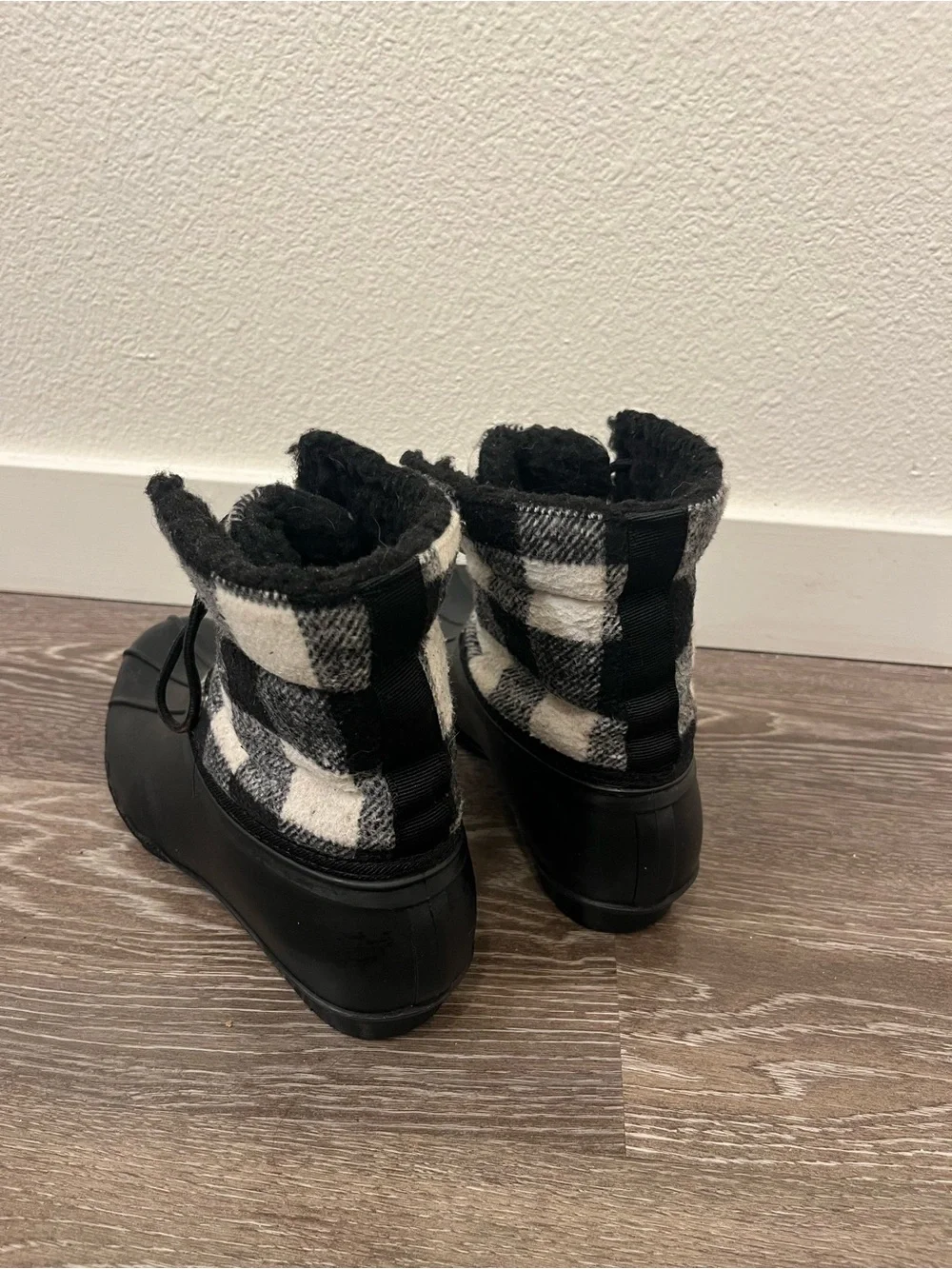 Black Plaid Lace-Up Duck Boots for Women